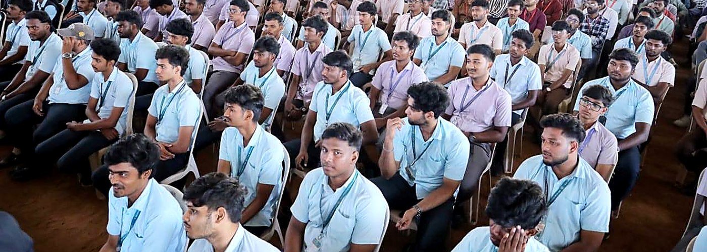 Students gathered for a JayamHari Foundation outreach session