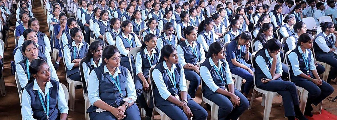 A large gathering of students at a JayamHari Foundation outreach session